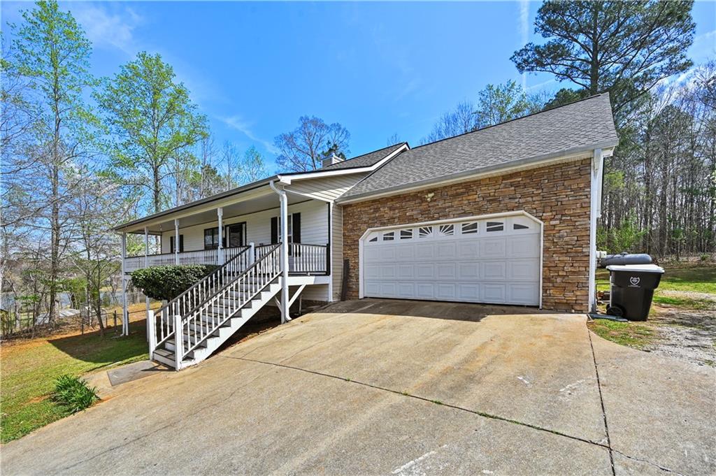 125 Tricias Way Temple, GA 30179 - Photo 3 of 39 a front view of a house with yard garage and garage