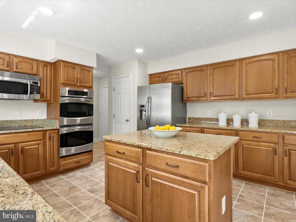 12709 Roark Court Reston, VA 20191 - Photo 22 of 51 Kitchen