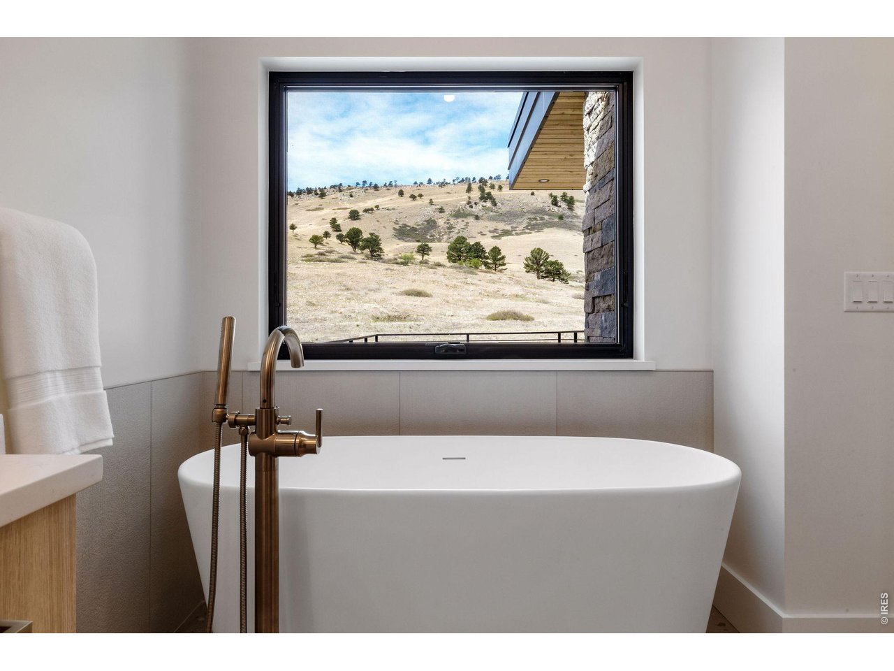 5354 2nd Street Boulder, CO 80304 - Photo 30 of 50 a bathroom with a bathtub and a window