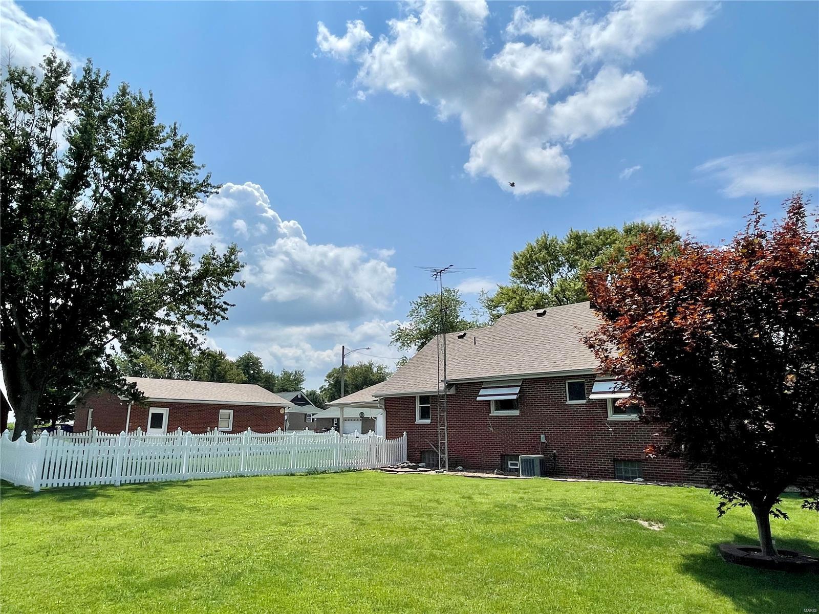 400 Dorsey Road Gillespie, IL 62033 - Photo 4 of 25