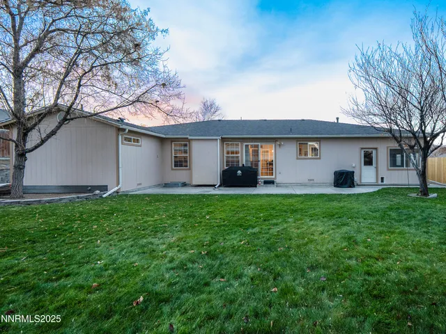 a view of a house with backyard