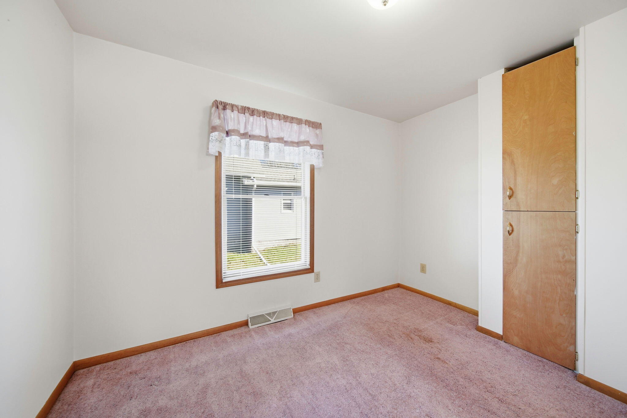 409 Bates Street Jackson, MI 49202 - Photo 12 of 45 12