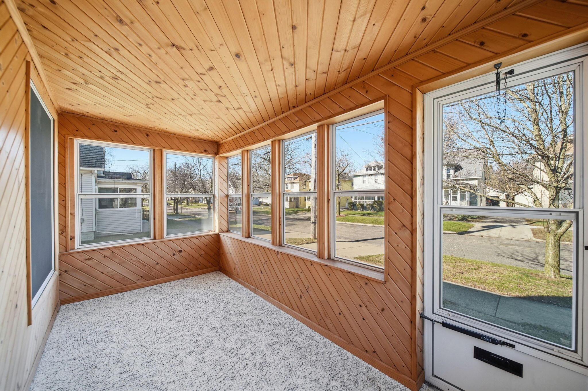 409 Bates Street Jackson, MI 49202 - Photo 5 of 45 5