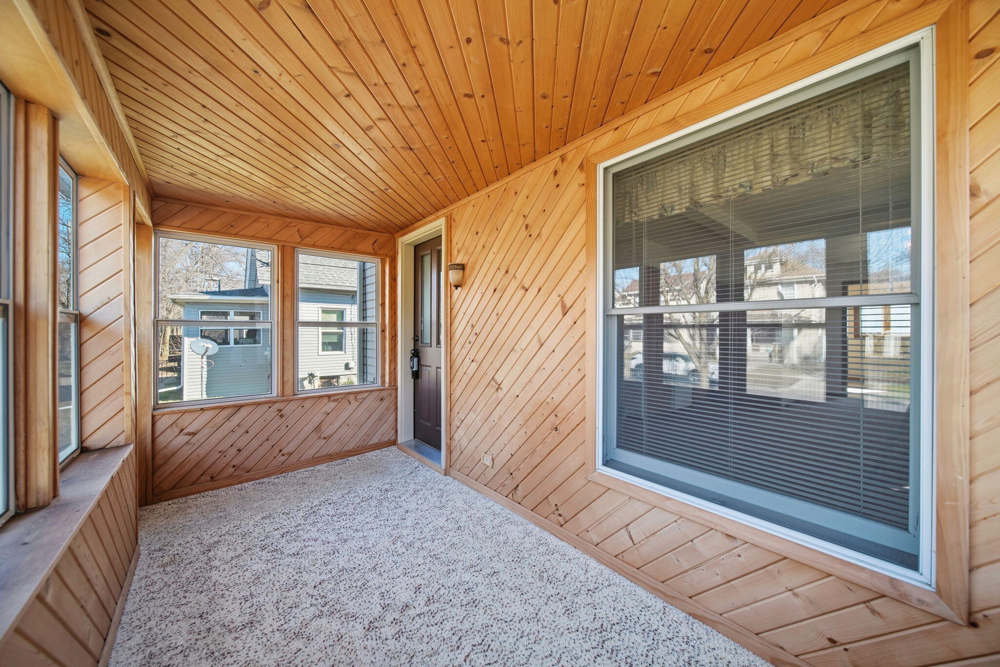 409 Bates Street Jackson, MI 49202 - Photo 6 of 45 6