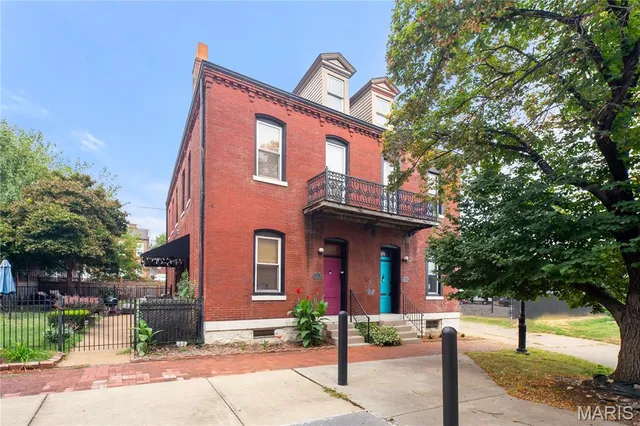 $2,000 | 815 Rutger Street, St. Louis, MO 63104