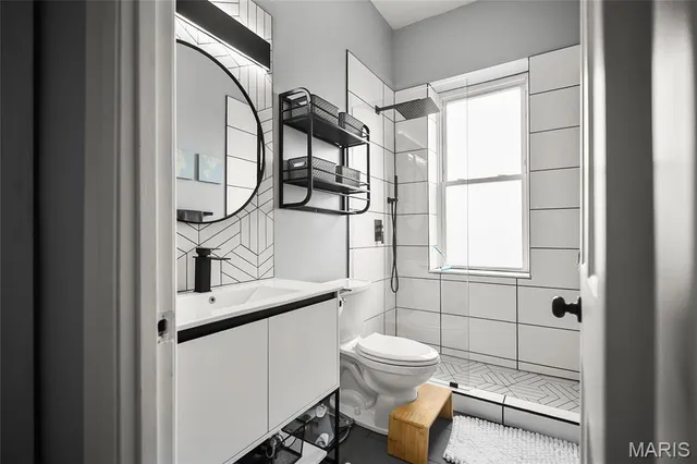 $2,000 | 815 Rutger Street, St. Louis, MO 63104