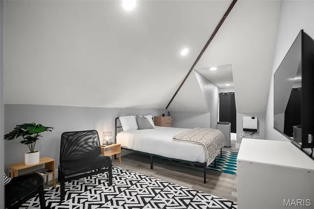 $2,000 | 815 Rutger Street, St. Louis, MO 63104