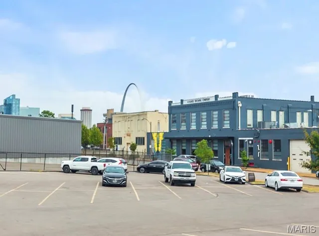 $2,000 | 815 Rutger Street, St. Louis, MO 63104