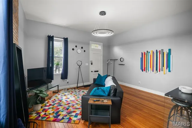 $2,000 | 815 Rutger Street, St. Louis, MO 63104