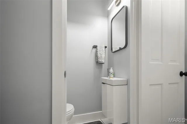 $2,000 | 815 Rutger Street, St. Louis, MO 63104