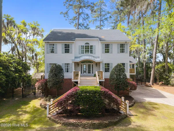 $1,500,000 | 127 Riverview Drive, Washington, NC 27889