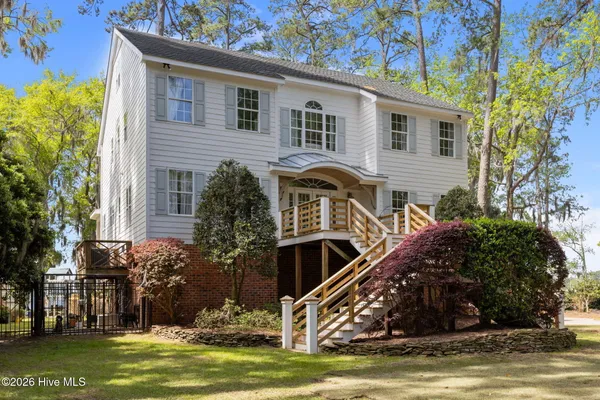 $1,500,000 | 127 Riverview Drive, Washington, NC 27889