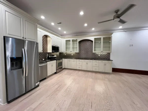 $2,495 | 22 Campbell Avenue Southeast, Unit A, Roanoke, VA 24011