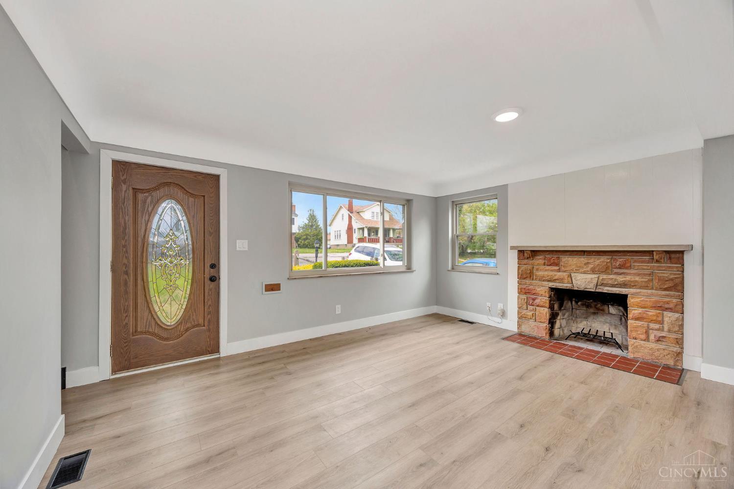 5306 Fox Road Cincinnati, OH 45239 - Photo 4 of 35