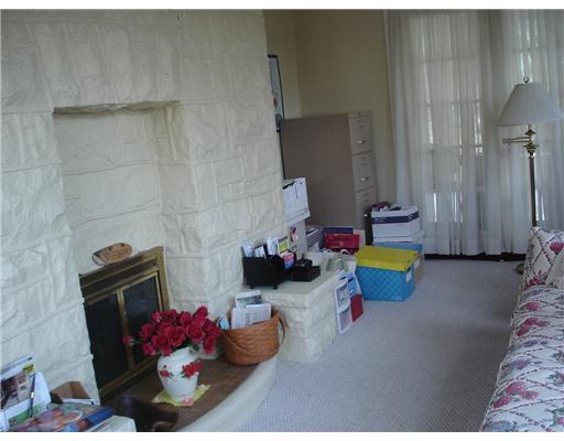 800 Delafield Avenue Pittsburgh, PA 15215 - Photo 5 of 10 Den/Family/Great Room.