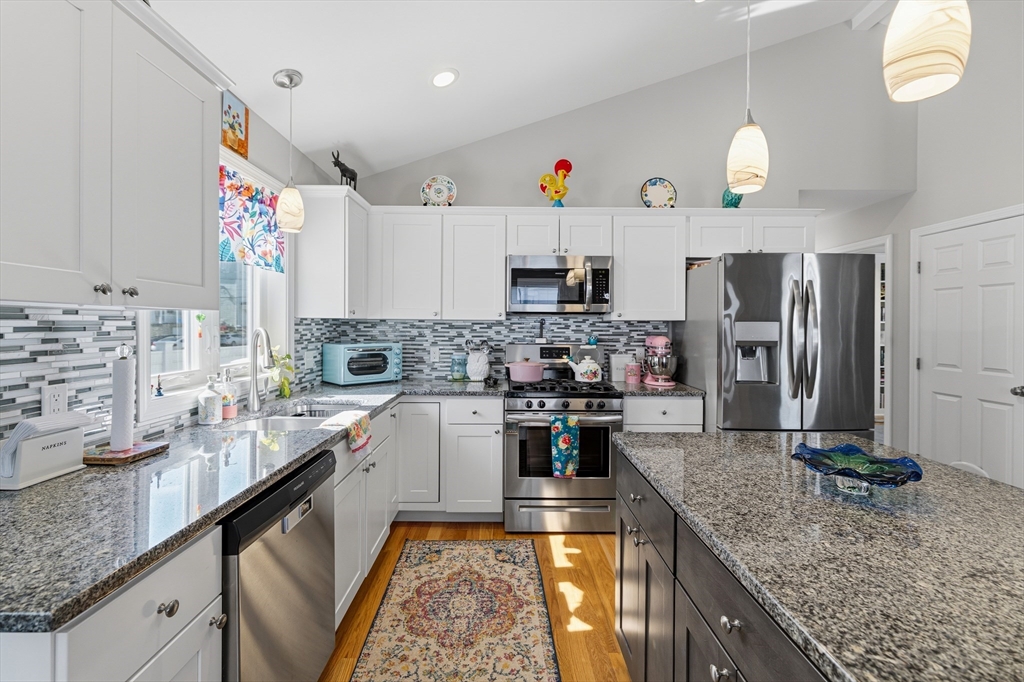 357 County Street Fall River, MA 02723 - Photo 3 of 33