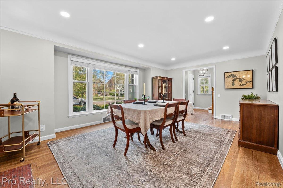429 Roland Road Grosse Pointe, MI 48236 - Photo 7 of 34