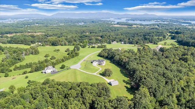 $1,490,000 | 737 Camellia Place, Moneta, VA 24121
