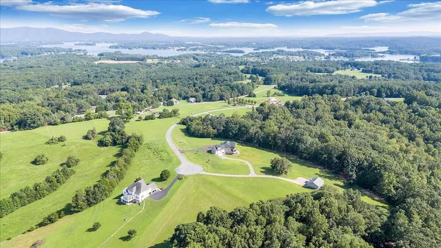 $1,490,000 | 737 Camellia Place, Moneta, VA 24121
