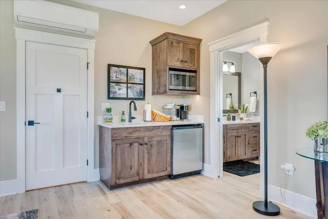 $1,490,000 | 737 Camellia Place, Moneta, VA 24121