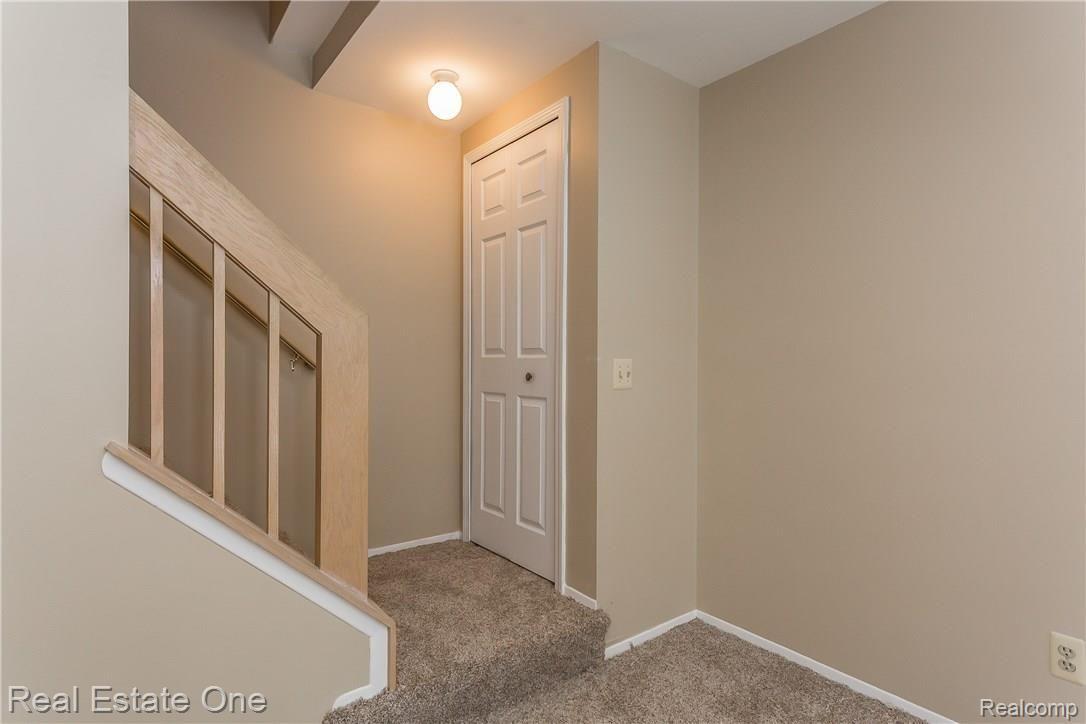 110 Pine Tree Ridge, Unit 43 Waterford, MI 48327 - Photo 12 of 30 005-3675219-large.jpg