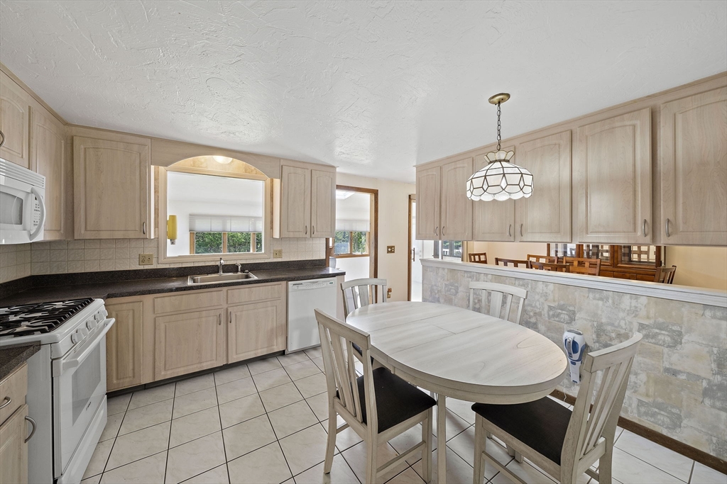 6 Sandy Ridge Circle Sharon, MA 02067 - Photo 5 of 33
