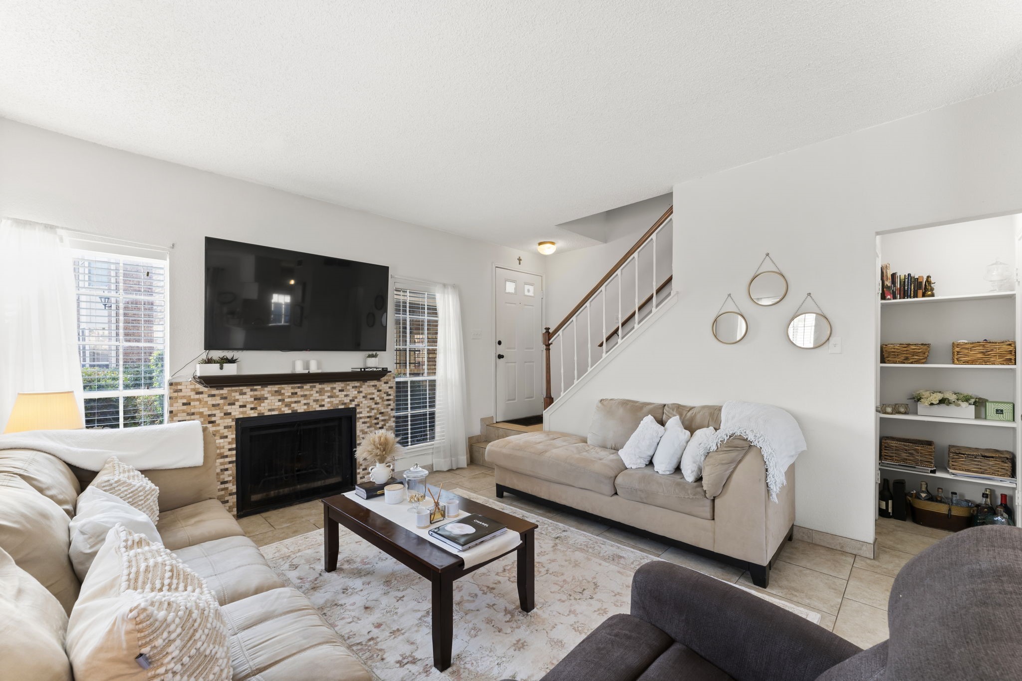 3600 Jeanetta Street, Unit 605 Houston, TX 77063 - Photo 11 of 29 a living room with furniture flat screen tv and a fireplace