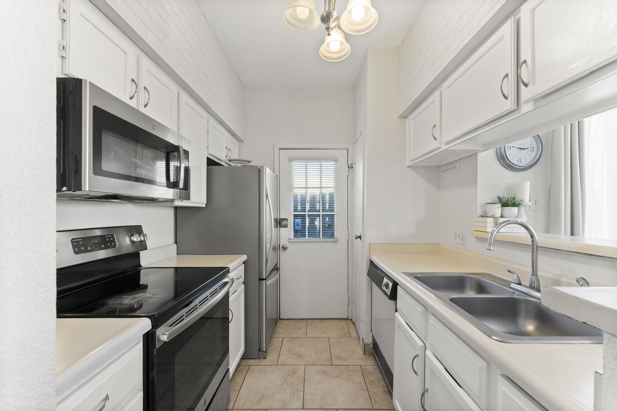3600 Jeanetta Street, Unit 605 Houston, TX 77063 - Photo 16 of 29 a kitchen with stainless steel appliances granite countertop a sink a stove and microwave