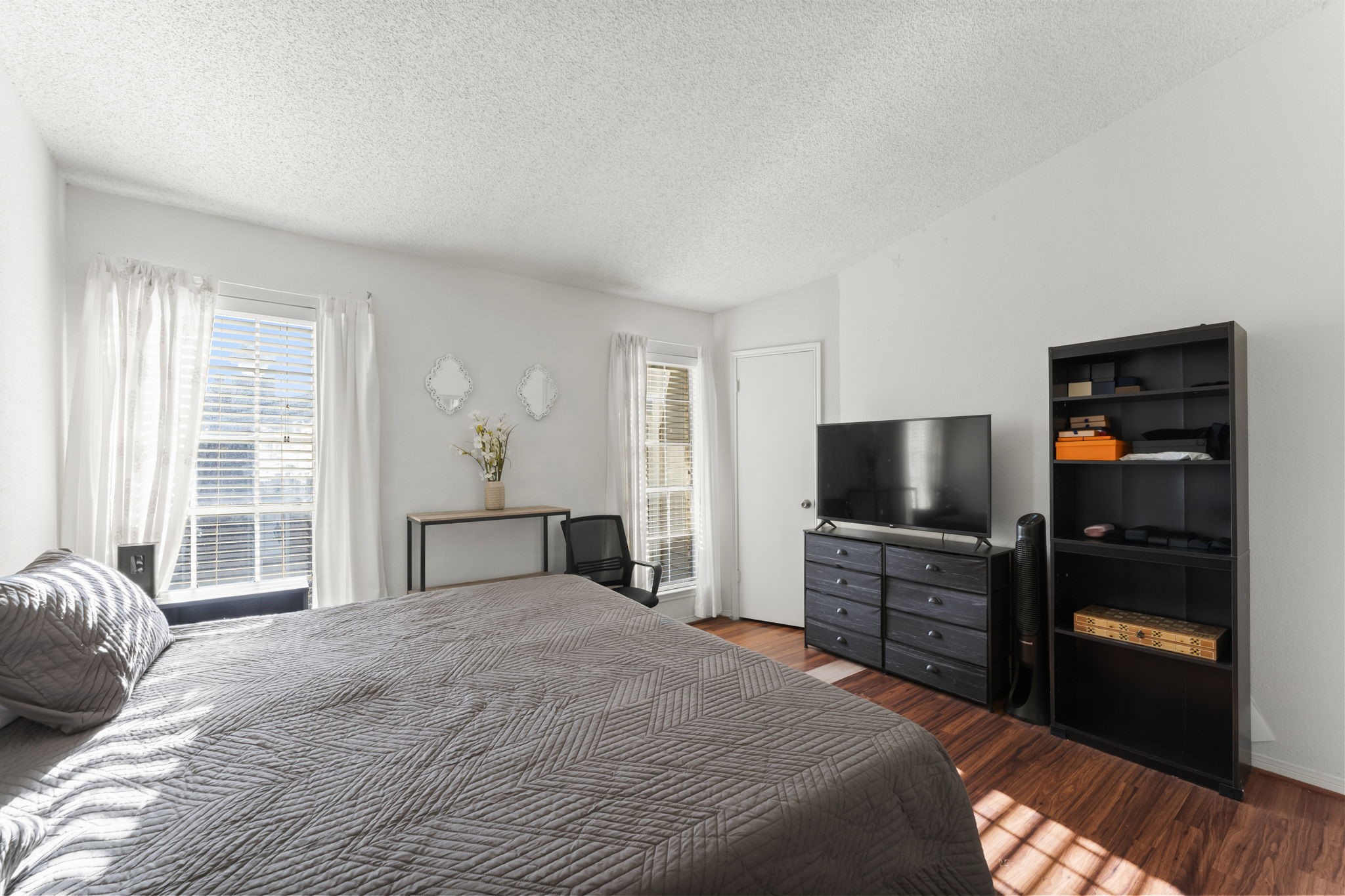 3600 Jeanetta Street, Unit 605 Houston, TX 77063 - Photo 21 of 29 a bedroom with a bed and a flat screen tv