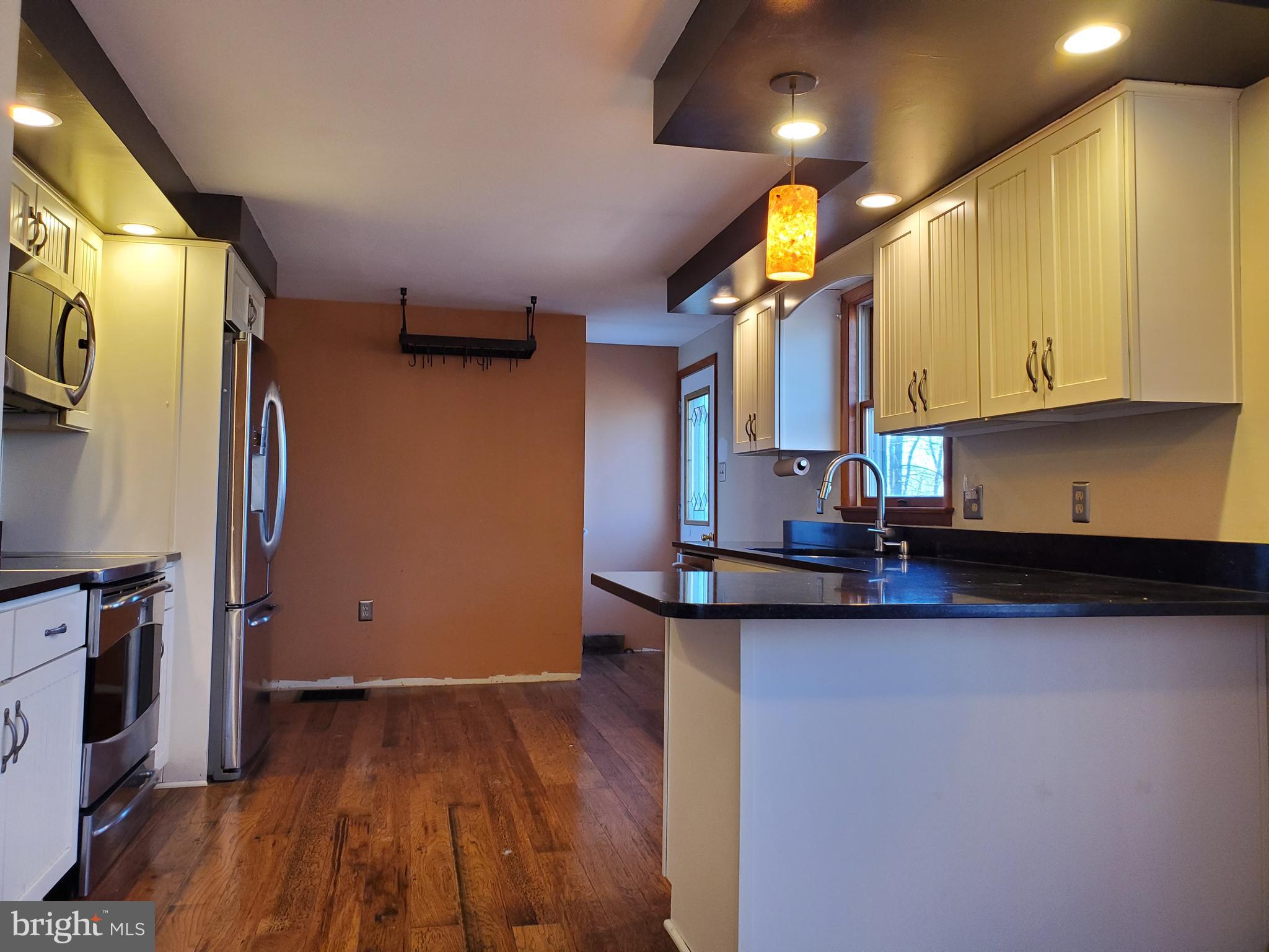 4742 Coxey Brown Road Frederick, MD 21702 - Photo 6 of 33 Nice kitchen layout with ample cabinets.