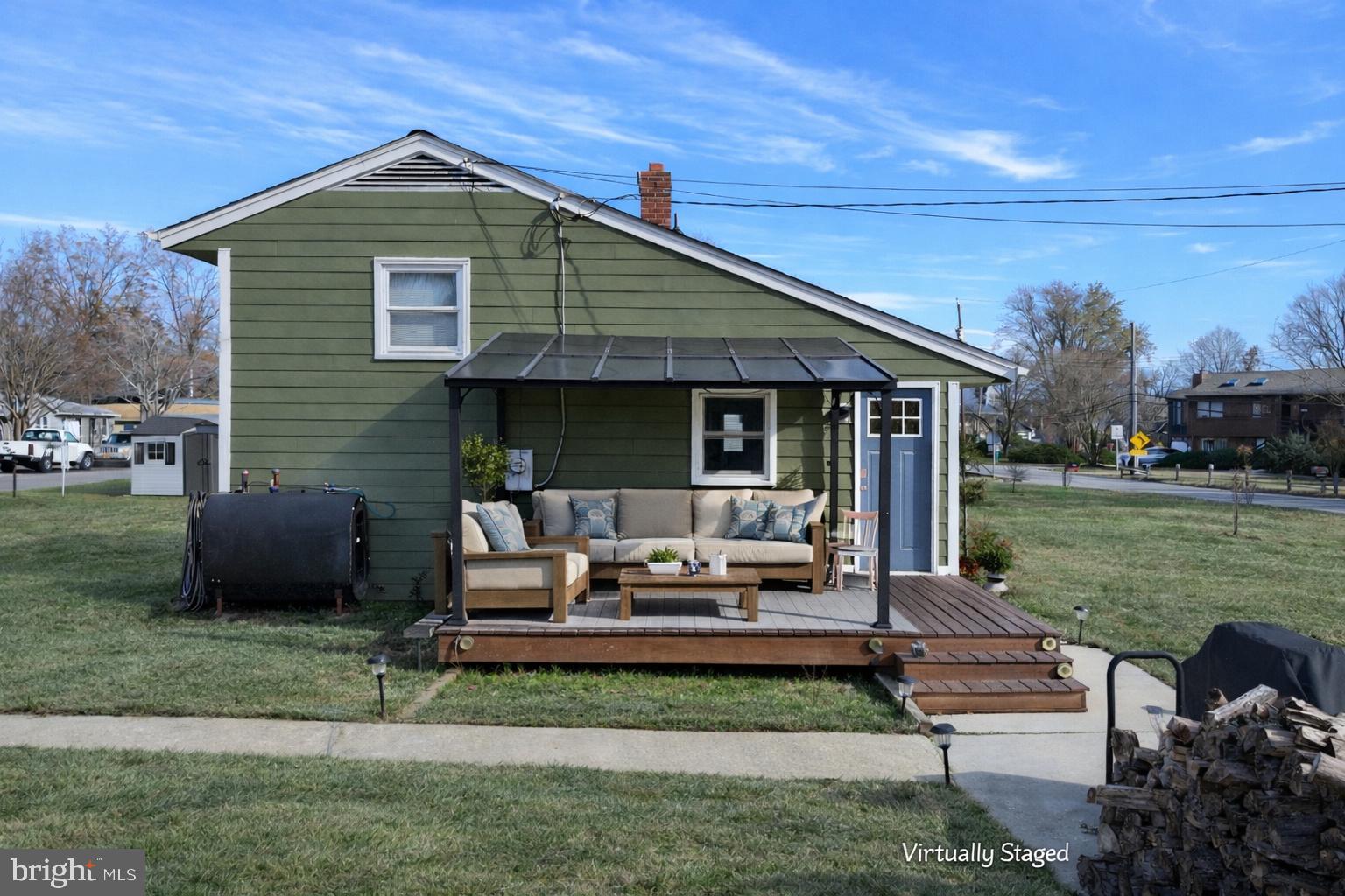 226 Maryland Way Edgewater, MD 21037 - Photo 2 of 30 a front view of a house with a garden