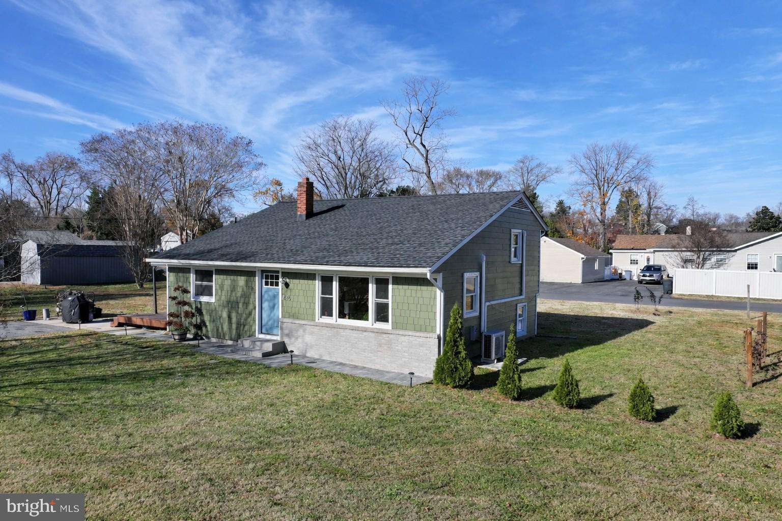 226 Maryland Way Edgewater, MD 21037 - Photo 6 of 30 a front view of a house with garden