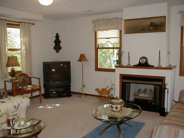 1909 Quail Hollow Road Pekin, IL 61554 - Photo 6 of 9 Gallery Image 6