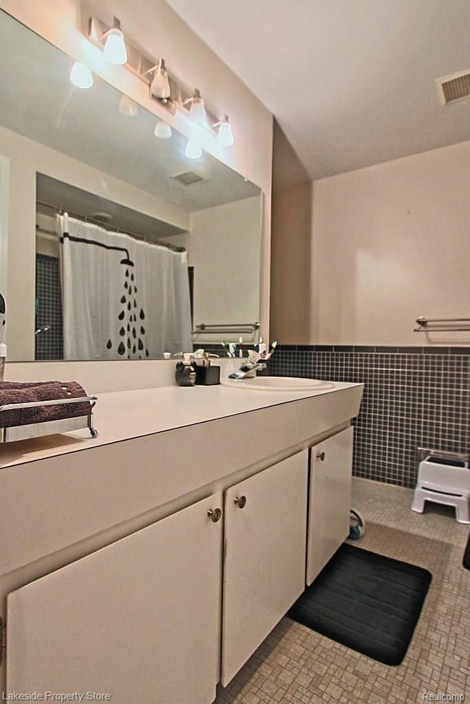 1672 Mark Hopkins Road Bloomfield Hills, MI 48302 - Photo 27 of 35 26.jpg