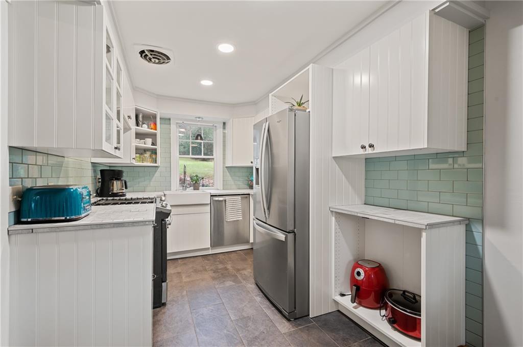 135-129 Drake Road Pittsburgh, PA 15241 - Photo 9 of 25 Gallery Image 9