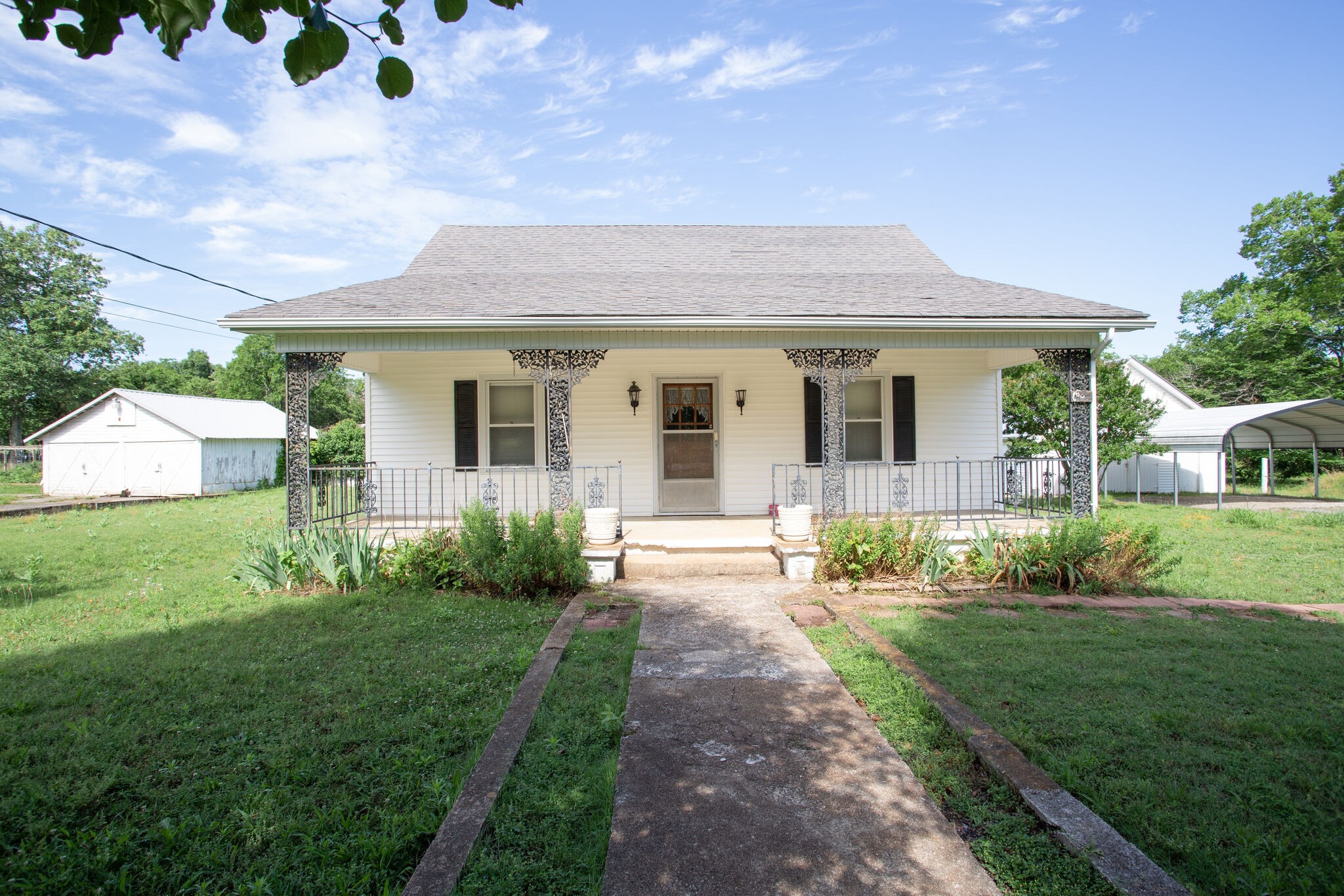 9188 Versailles Road Rockvale, TN 37153 - Photo 25 of 25 a front view of a house with garden