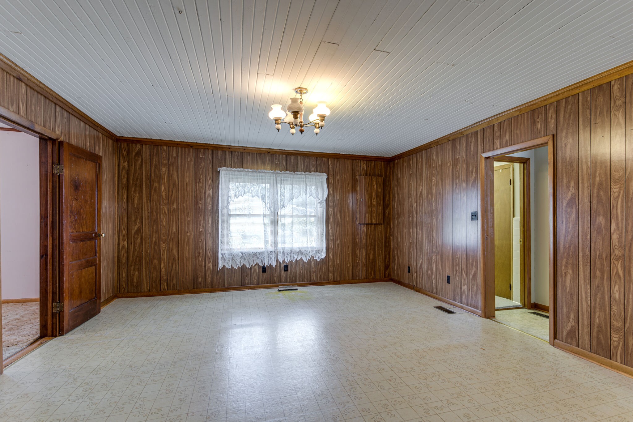 9188 Versailles Road Rockvale, TN 37153 - Photo 9 of 25 an empty room with windows and closet
