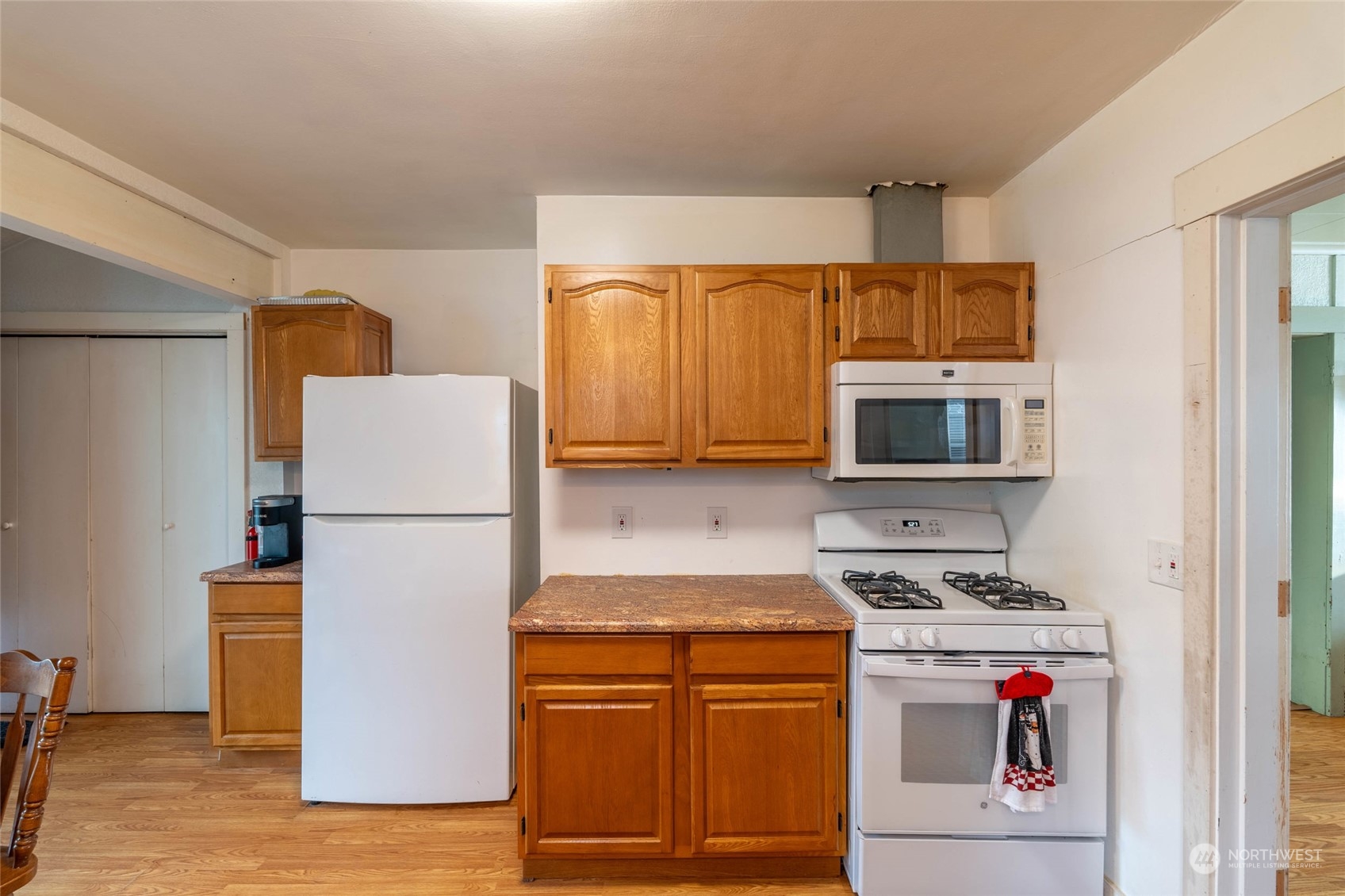 1060 Southwest Cascade Avenue Chehalis, WA 98532 - Photo 11 of 24 Gallery Image 11