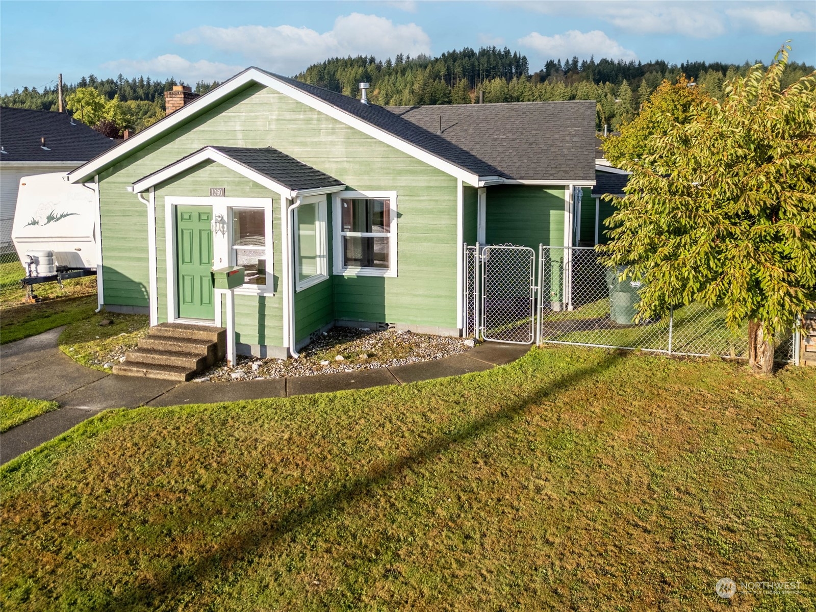 1060 Southwest Cascade Avenue Chehalis, WA 98532 - Photo 3 of 24 Gallery Image 3