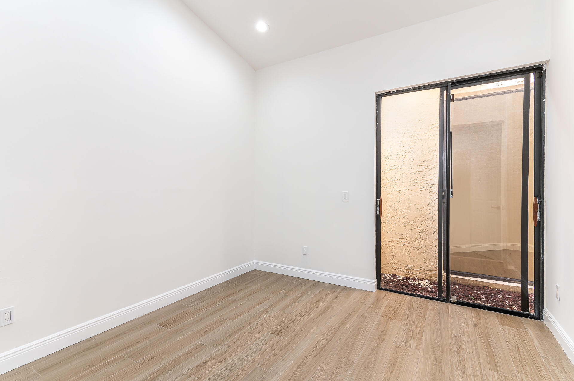 23061 Via Stel Boca Raton, FL 33433 - Photo 13 of 17 photo-15