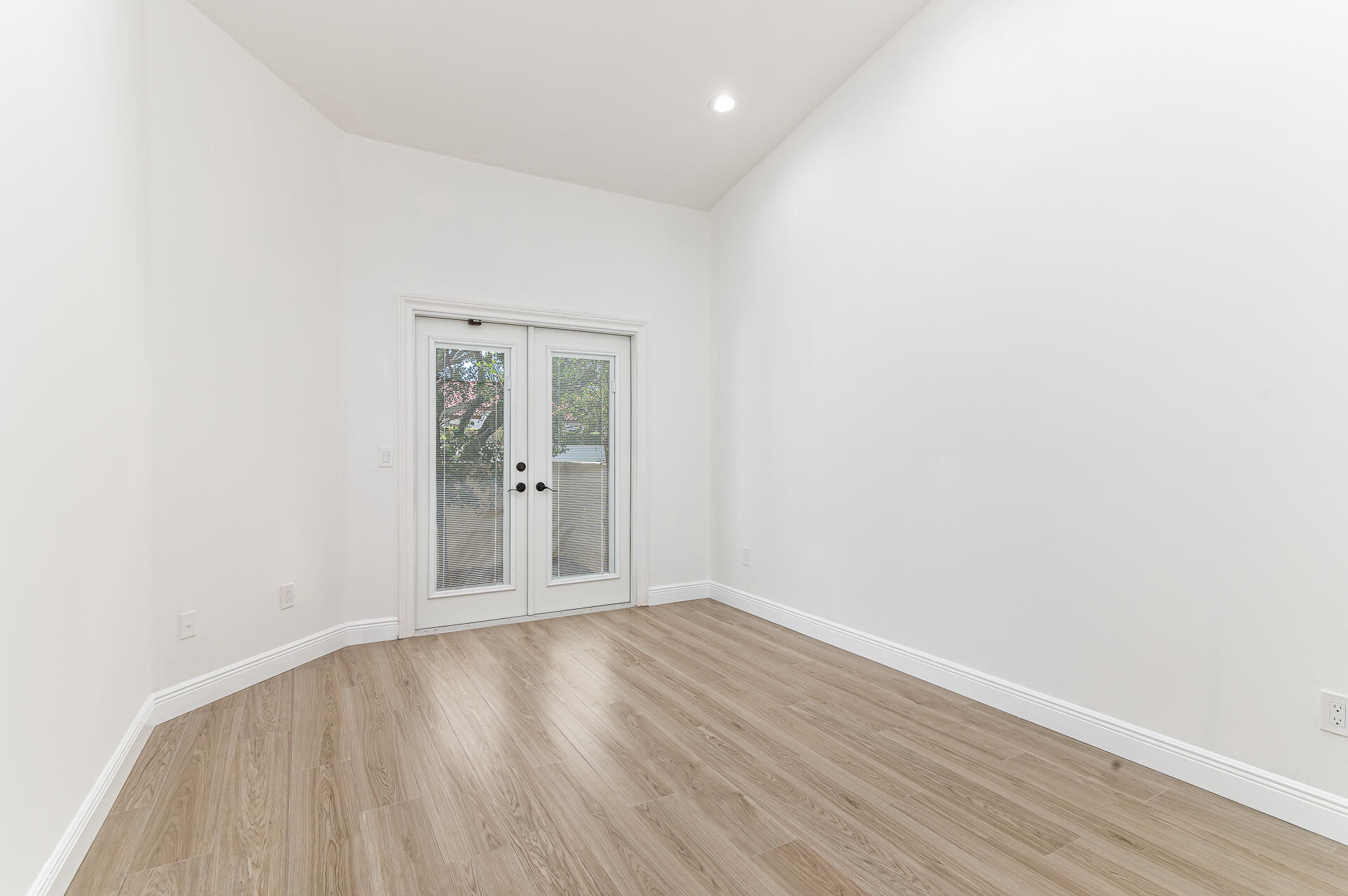 23061 Via Stel Boca Raton, FL 33433 - Photo 15 of 17 photo-18