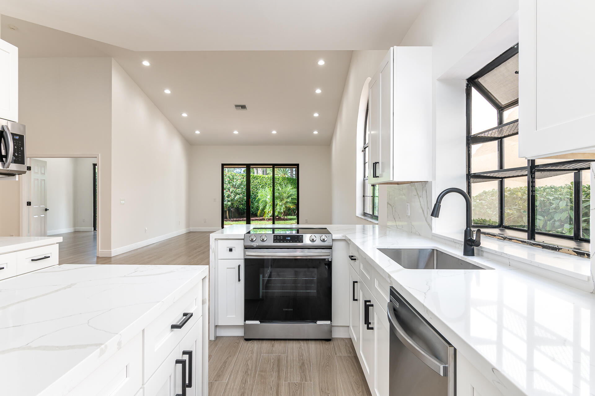 23061 Via Stel Boca Raton, FL 33433 - Photo 4 of 17 photo-9
