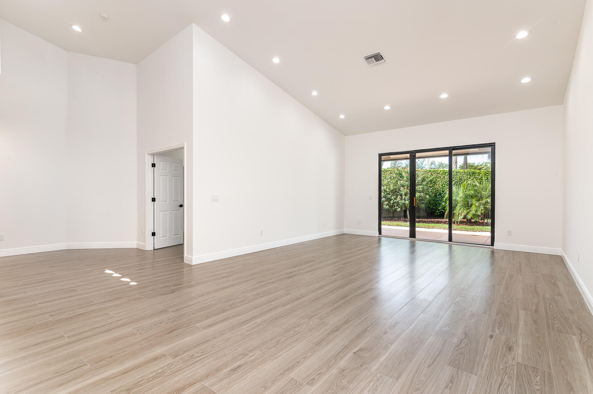 23061 Via Stel Boca Raton, FL 33433 - Photo 6 of 17 photo-3