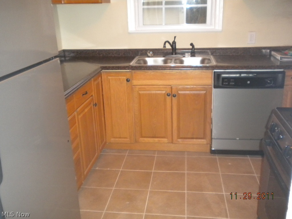 1053 Rushleigh Road Cleveland Heights, OH 44121 - Photo 8 of 12