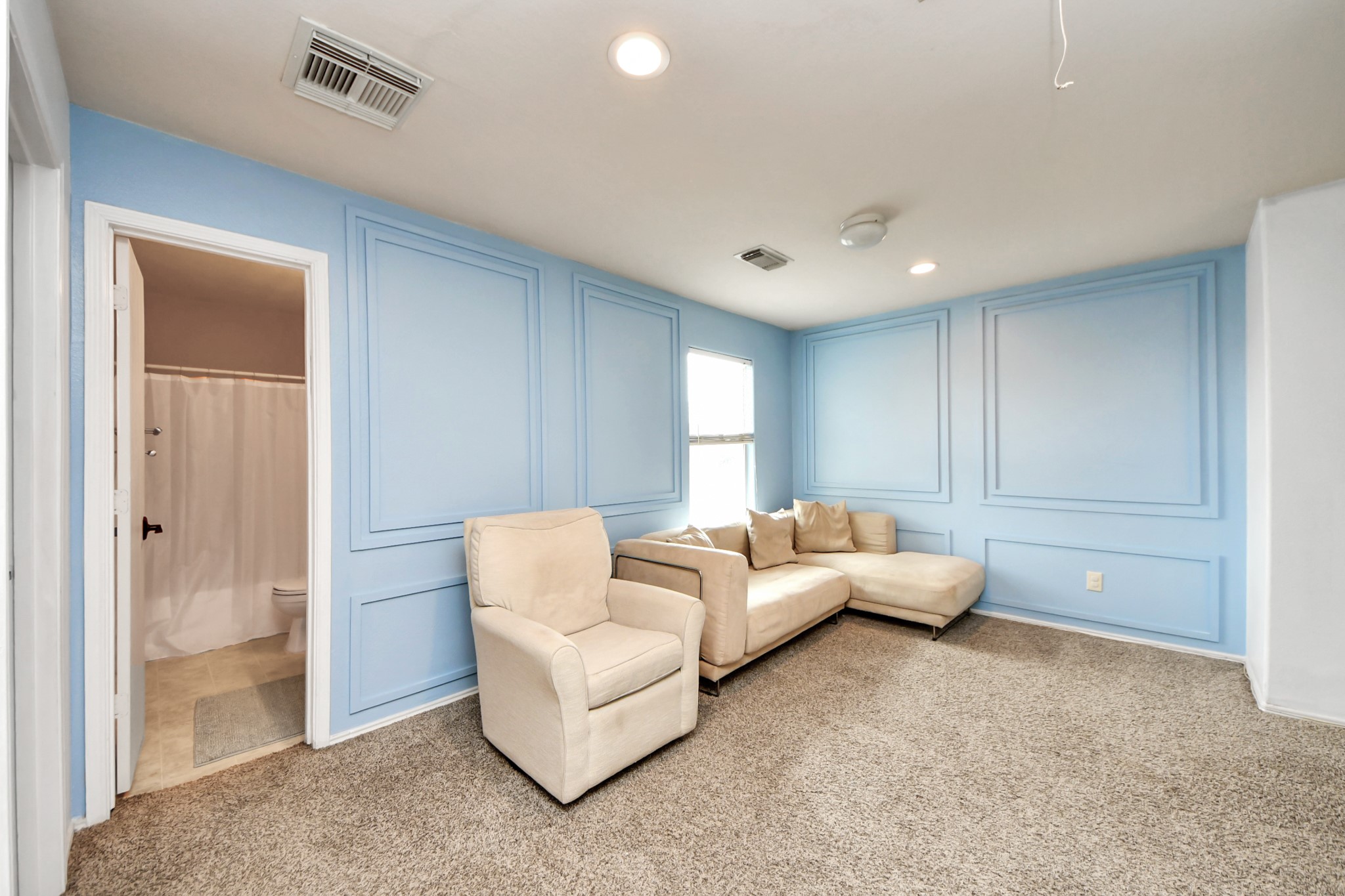 611 Remwick Drive Houston, TX 77073 - Photo 28 of 42 a living room with furniture and a rug