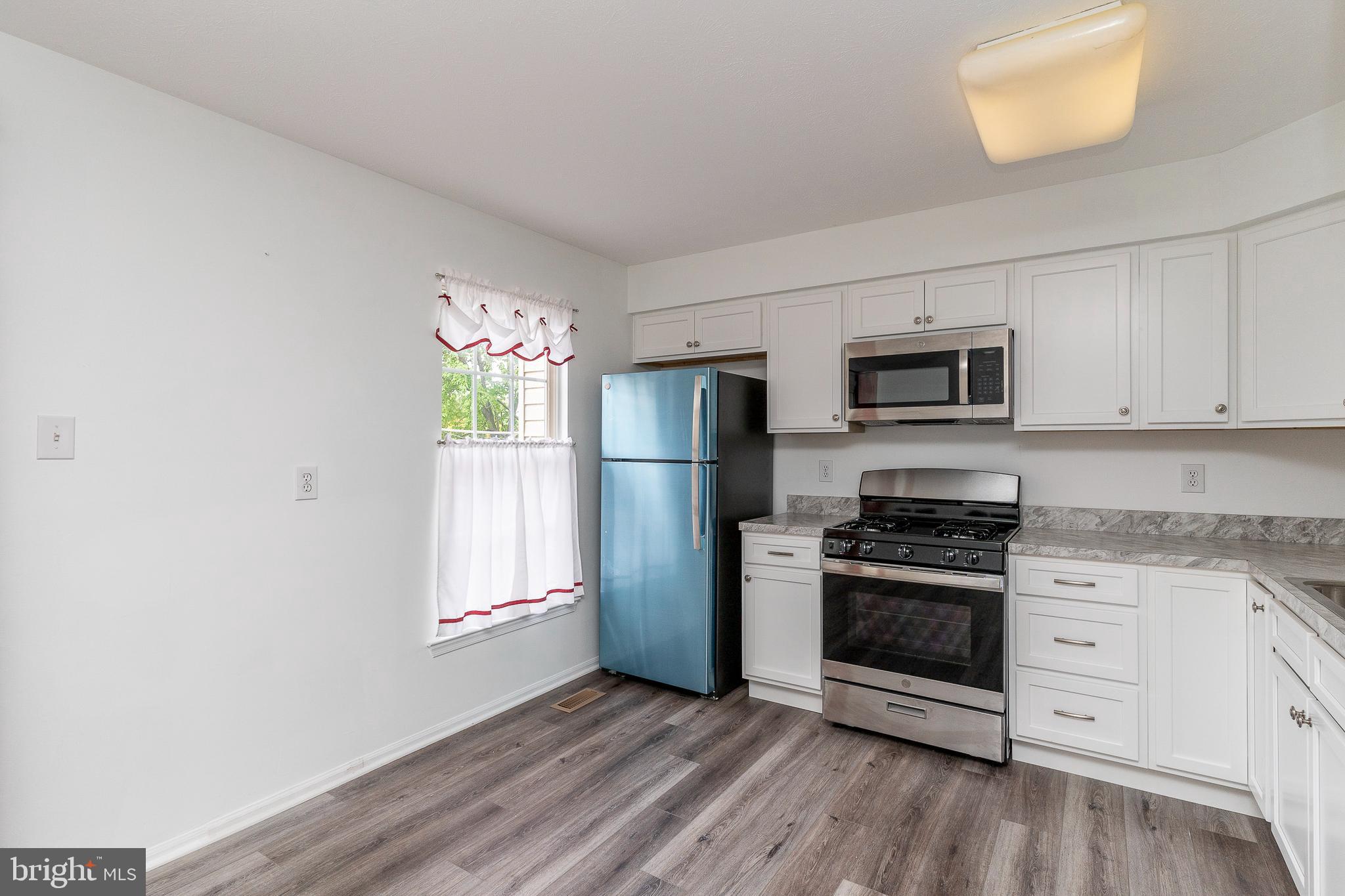 5305 Hollowstone Circle Rosedale, MD 21237 - Photo 10 of 22 Kitchen (alt view)
