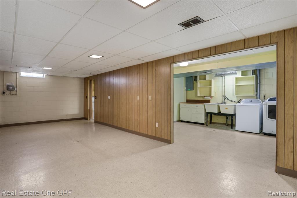 724 South Rosedale Court Grosse Pointe Woods, MI 48080 - Photo 25 of 31