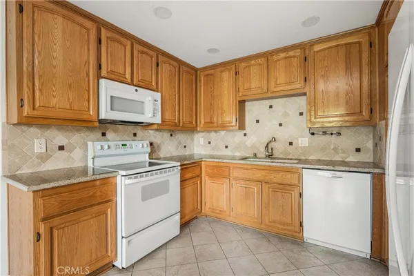 $625,000 | 21931 Rimhurst Drive, Unit 117, Lake Forest, CA 92630