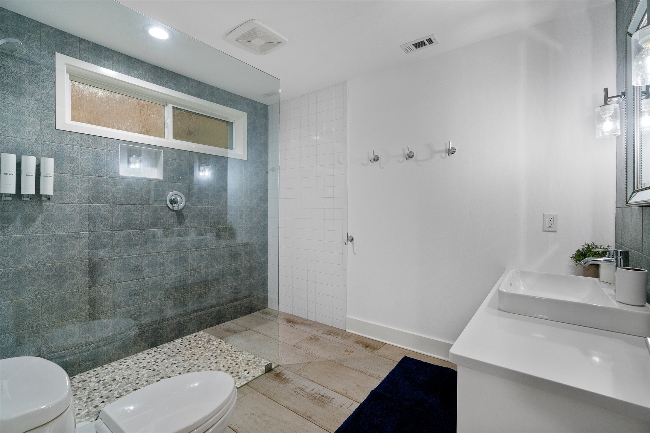 1100 Live Oak Road Leander, TX 78641 - Photo 25 of 40 Large walk-in shower