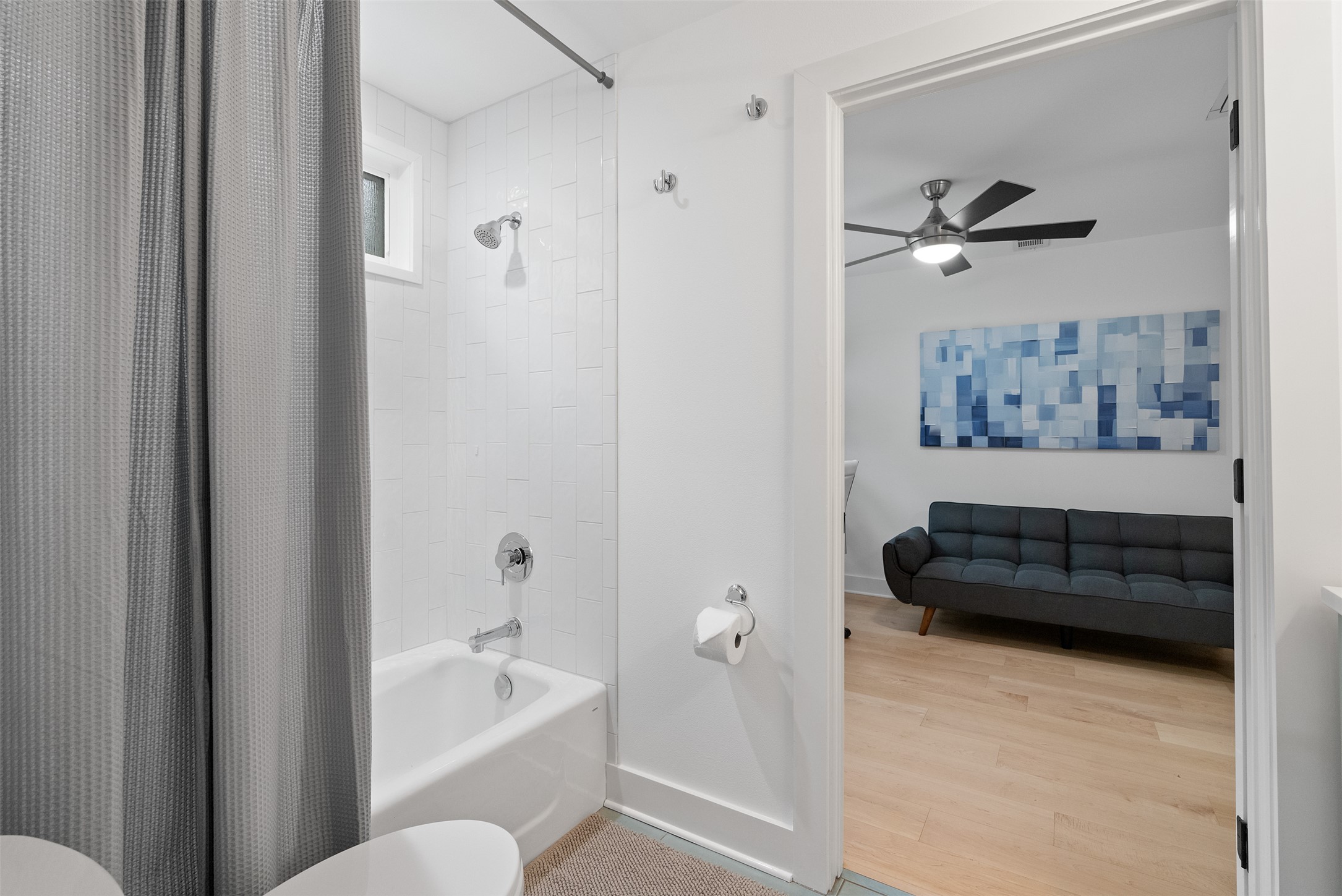 1100 Live Oak Road Leander, TX 78641 - Photo 32 of 40 Secondary Bathroom